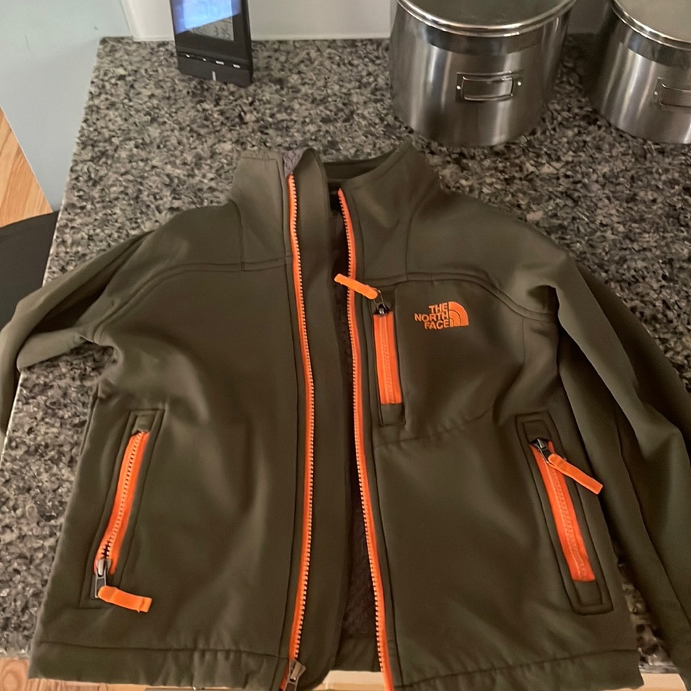 Boys Spring/ fall North face lightweight jacket with fleece lining.